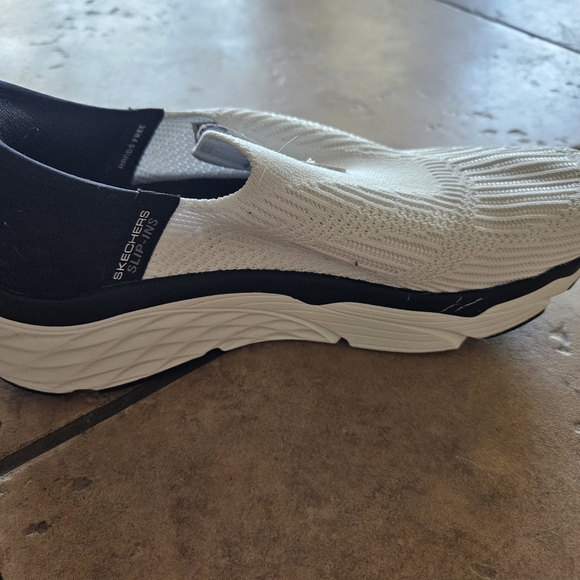 Skechers Performance Slip Ins with Air Cooled Memory Foam Size 6.5 White and Bl - Picture 5 of 9